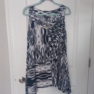Sleeveless Black & White Patterned Women's Top